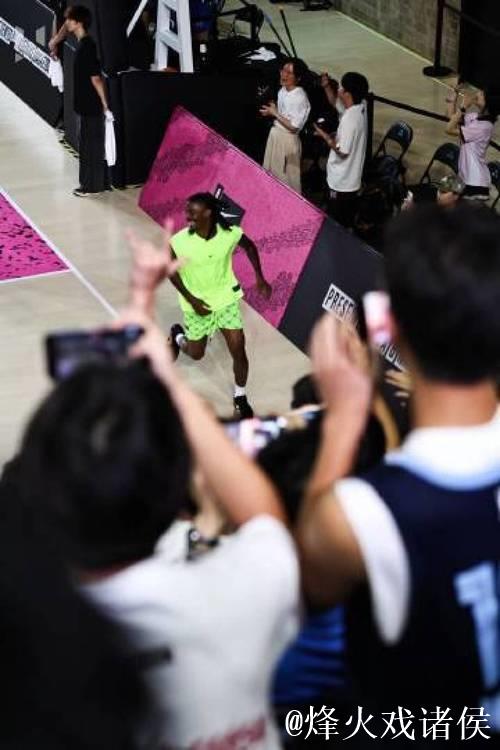 终于复出！灰熊官媒晒贾-莫兰特扣篮海报照：今日可以出战